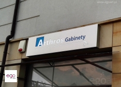 arthos_srebrny-kaseton-z-dibondu-gabinety-w-lublinie-reklama-swiecaca