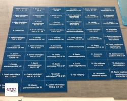 tabliczki-grawerowane-2-laminat-LZ-granatowy