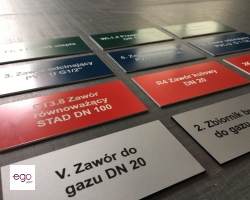 tabliczki-grawerowane-2-laminaty-kolor