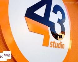 studio43-swidnik-logo-przestrzenne-logo-3d-styrodur-malowany4cm-plexi-czarna