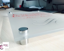 tabliczka-na-plexi-folia-mrozona