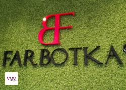 logo-przestrzenne-czarne-czerwone-lico-z-plexi-boki-czarne