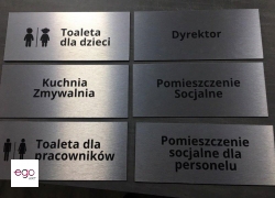 tabliczki-oznaczniowe-srebrne