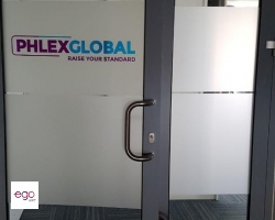 oklejanie-dekoracyjne-folia-mrozona-szroniona-z-logo