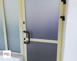 zaklejanie-folia-szyb-okien2