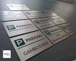 srebrne-tabliczki-parkingowe