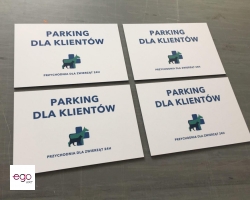 tabliczki-parkingowe-z-nadrukiem-logo3