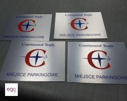 tabliczki-parkongowe-srebrne-drapane-z-grafika