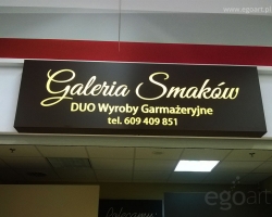 galeria-smakow-brazowy-kaseton-z-dbonud-w-galerii-na-ledach