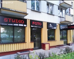 studiofoto-czarne-kasetony-z-dibondu-lublin-fotograf-lublin-reklama-swiecaca-w-dzien