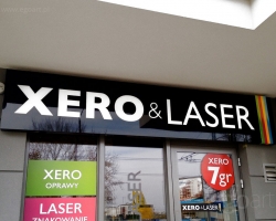 xero-czarny-swiecacy-blyszczacy-kaseton-z-dibondu-na-ledach-w-lubline