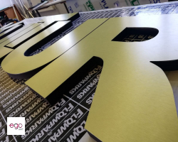 logo-przestrzenne-3d-ze-złotym-licem-dibond3