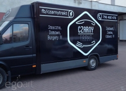 oklejanie-samochodow-foodtruck-czarnu