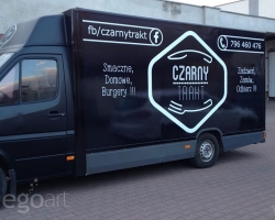 oklejanie-samochodow-foodtruck-czarnu