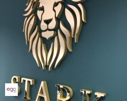 Logo 3D przestrzenne z licem plexi zlotej lustrzana - złote litery