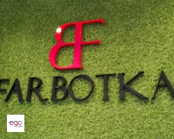 Logo przestrzenne czarne czerwon licoz plexi, podkład mech