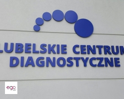 litery-przestrzenne-z-dibondu-niebieskiego-mat