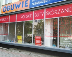 Oklejanie witryn folią ploterową